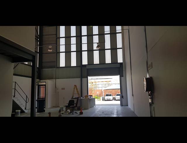 284M² WAREHOUSE TO LET IN MEADOWDALE